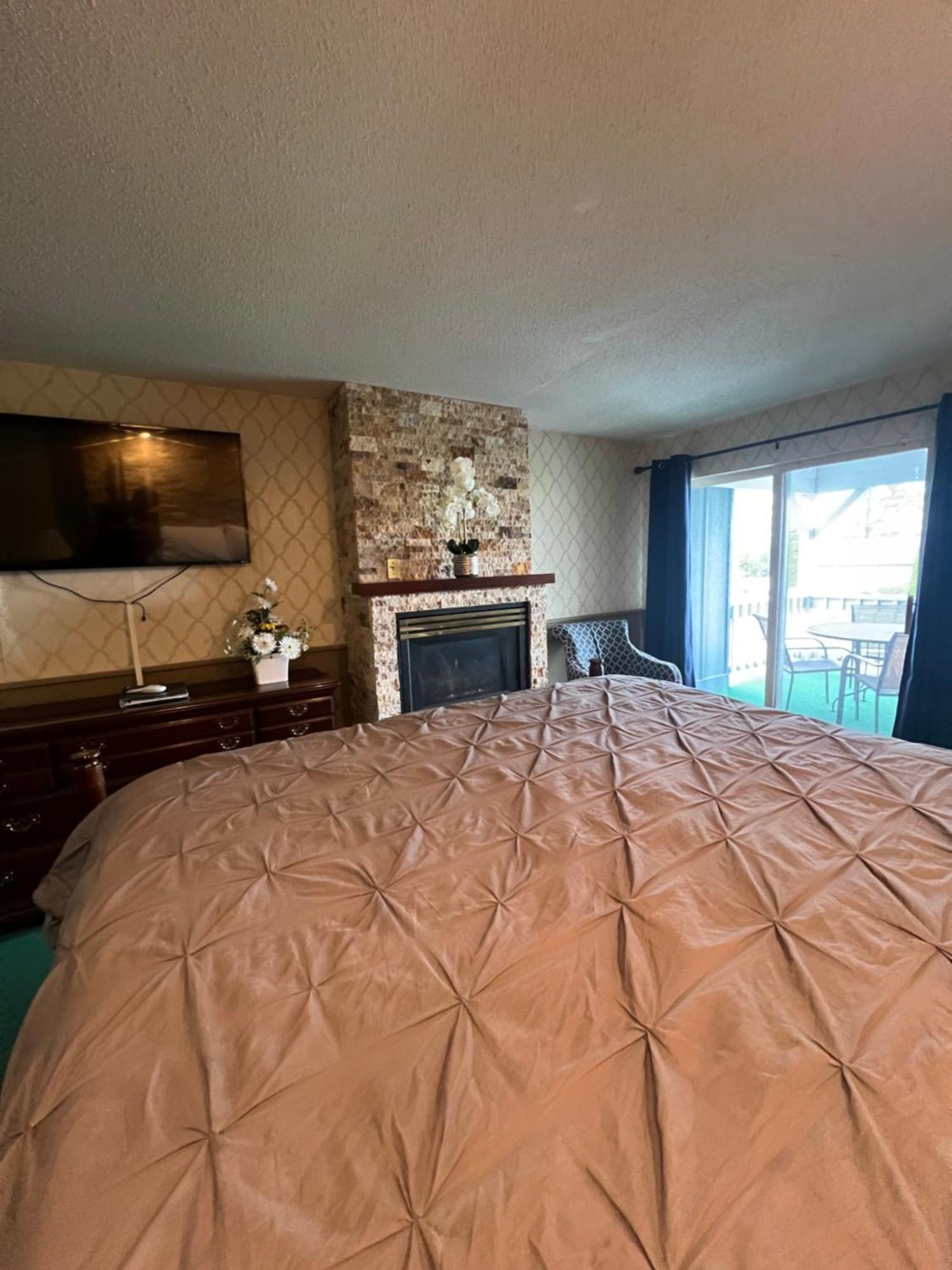 Webb'S Hotel Mayville ภายนอก รูปภาพ